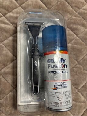Gillette Fusion ProGlide Shaving Kit — 2 Black Razors & Shave Gel